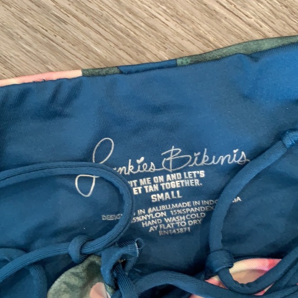 Frankies Crochet bikini top & Lace up bottoms - Picture 3 of 3